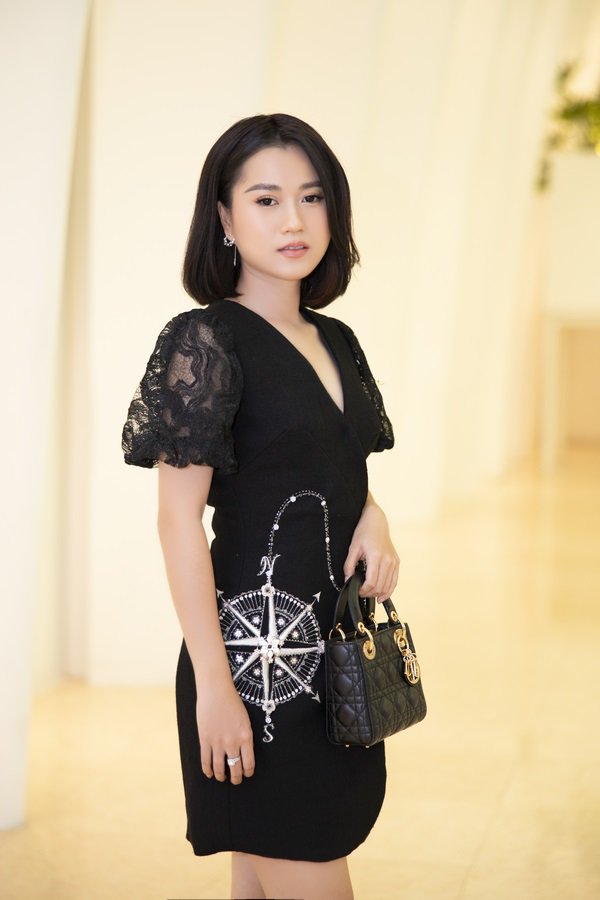 cat phang mai toc dai da gan bo nhieu nam, lam vy da khien fans suyt khong nhan ra - 6
