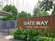 Tin tức - Nóng: Khởi tố cô giáo chủ nhiệm vụ bé trai tử vong trên xe đưa đón học sinh trường Gateway