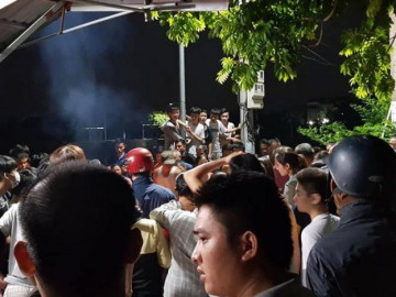 Hà Nội: Đạp vịt ở hồ nước không may bị lật, 2 bé gái đuối nước tử vong thương tâm