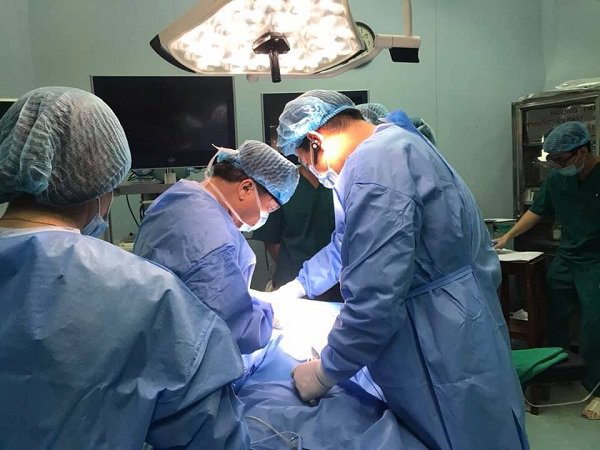 Bé trai 3 tuổi mắc ung thư tuyến giáp di căn, biểu hiện ban đầu rất nhiều trẻ gặp phải - 2