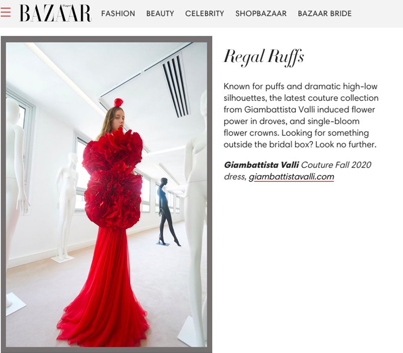 Nhà mốt nổi tiếng Giambattista Valli cũng có mặt trong BXH Top 10 chiếc đầm cưới màu đỏ đẹp nhất được tờ báo thời trang danh giá đăng tải.
