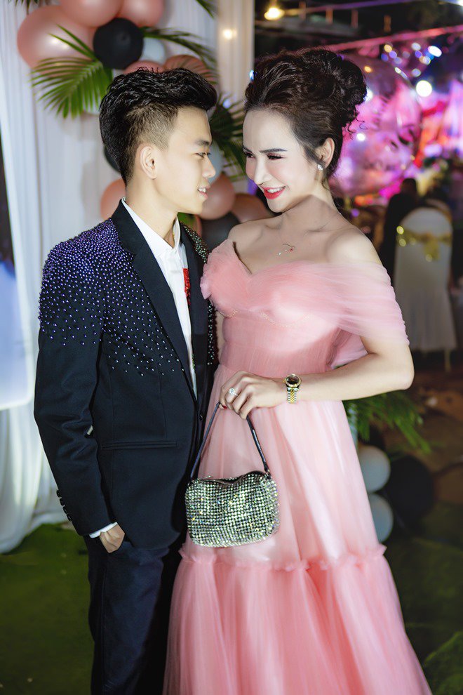 Hotgirl miền Tây chi 140 triệu chuyển giới đẹp amp;#34;bá cháyamp;#34;, kể chuyện 20/10 được tặng 500 đồng cũng vui - 1