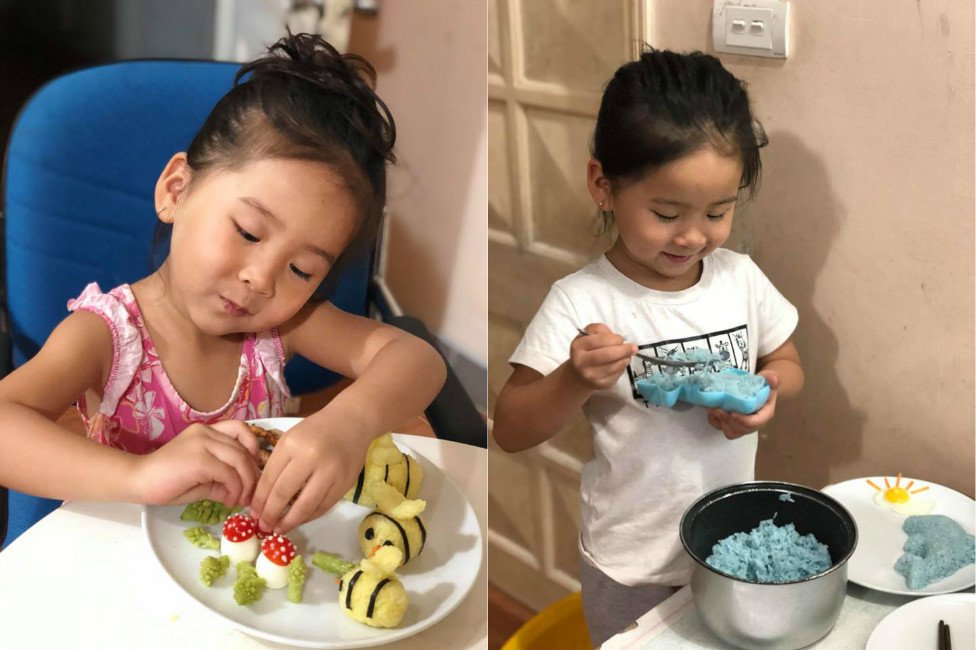 Con gái chị hào hứng phụ giúp mẹ nặn cơm và trang trí phần cơm của mình.