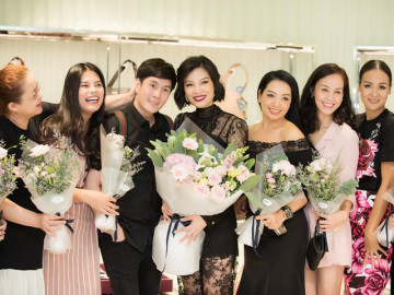 Vũ Cẩm Nhung hạnh phúc đón sinh nhật sớm bên dàn mẫu đình đám Hà Nội một thời