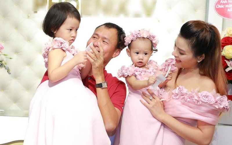Vũ Thu Phương hiện có cuộc sống hạnh phúc bên chồng doanh nhân và bốn con, trong đó có hai con riêng của chồng tại một căn biệt thự sang trọng tại quận 2.
