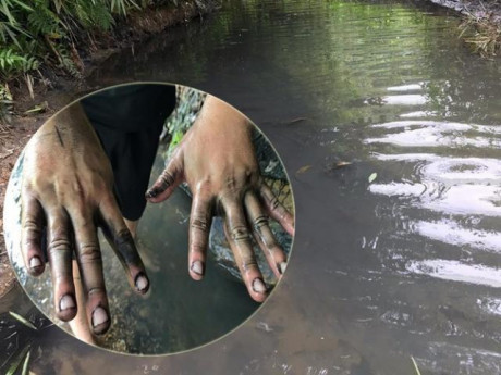 Hé lộ cuộc gọi của "kẻ chủ mưu" đổ dầu thải với con gái sếp Công ty gốm Thanh Hà