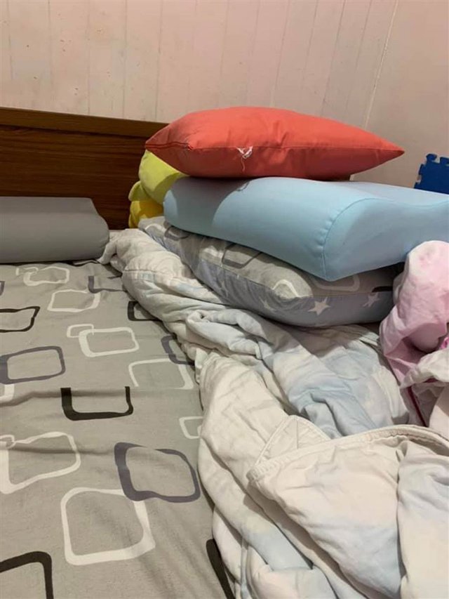 Muốn amp;#34;yêuamp;#34; nhưng sợ con nhỏ thức giấc, cặp vợ chồng nghĩ ra cách vô cùng amp;#34;bá đạoamp;#34; - 1