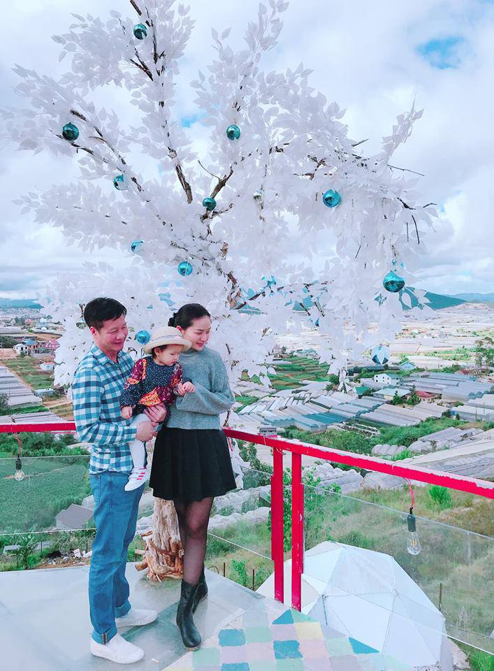 Đâu chỉ vào bếp nấu ăn, chồng đại gia của Phan Như Thảo còn khéo diện đồ đôi chiều vợ - 5