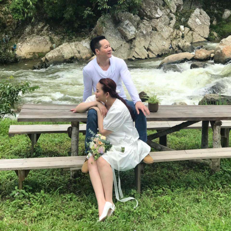 Đâu chỉ vào bếp nấu ăn, chồng đại gia của Phan Như Thảo còn khéo diện đồ đôi chiều vợ - 4