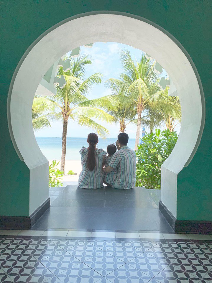 Đâu chỉ vào bếp nấu ăn, chồng đại gia của Phan Như Thảo còn khéo diện đồ đôi chiều vợ - 3