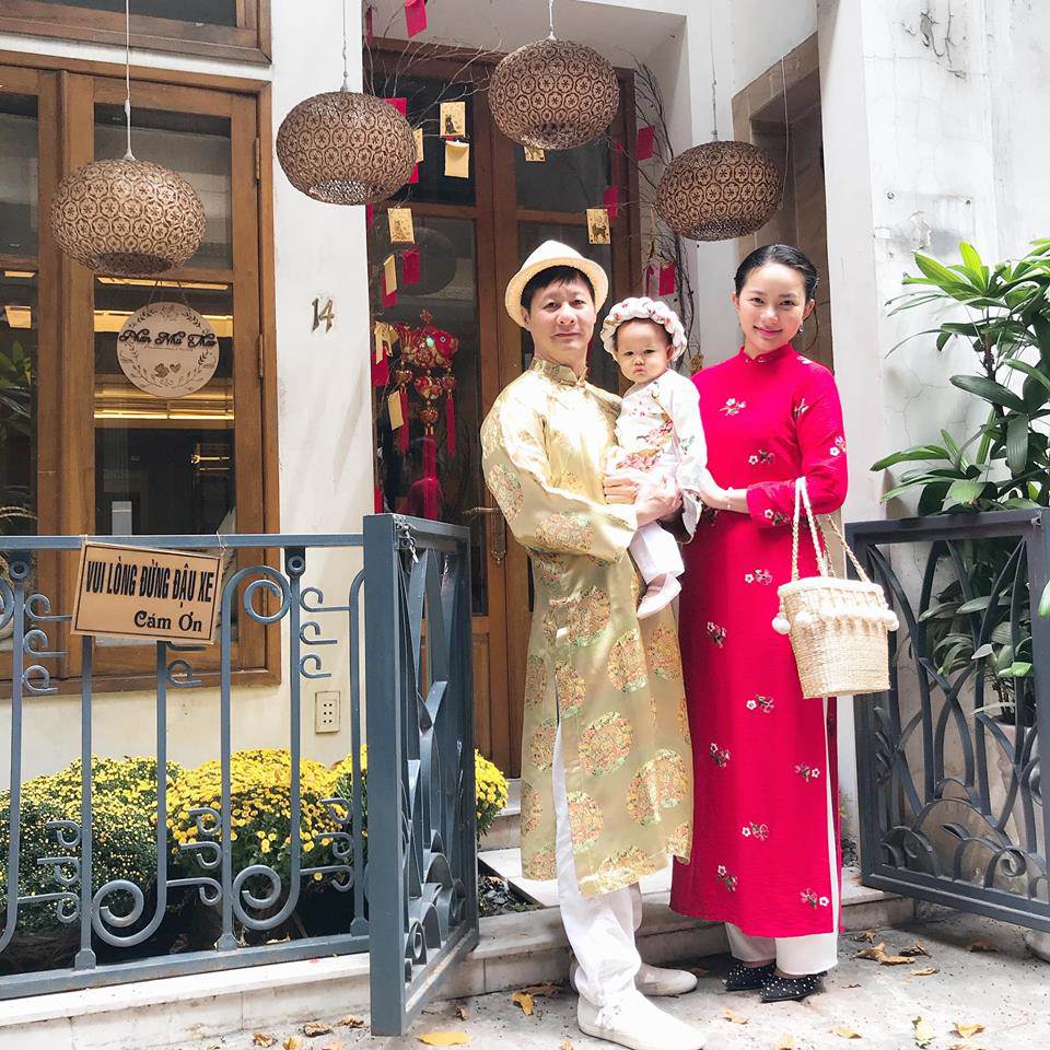Đâu chỉ vào bếp nấu ăn, chồng đại gia của Phan Như Thảo còn khéo diện đồ đôi chiều vợ - 11
