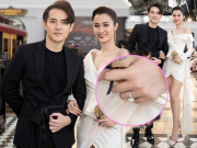 Thời trang - Đông Nhi diện váy gợi cảm, tay đeo nhẫn đính hôn tiền tỷ của Ông Cao Thắng