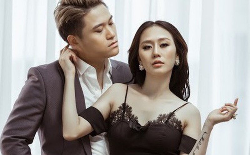 Chỉ sau 2 năm kể từ ngày cưới, nam ca sĩ Vũ Duy Khánh và DJ Tiên Moon chính thức ly dị. Vụ ly hôn giữa cặp đôi gây không ít ồn ào khi xuất hiện “kẻ thứ 3” chen chân.
