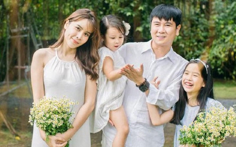 Chiều 7/10, thông tin Hồ Hoài Anh - Lưu Hương Giang đã ly hôn lan truyền trên mạng. Đại diện truyền thông của nữ ca sĩ khẳng định họ đã ly hôn hồi tháng 6.
