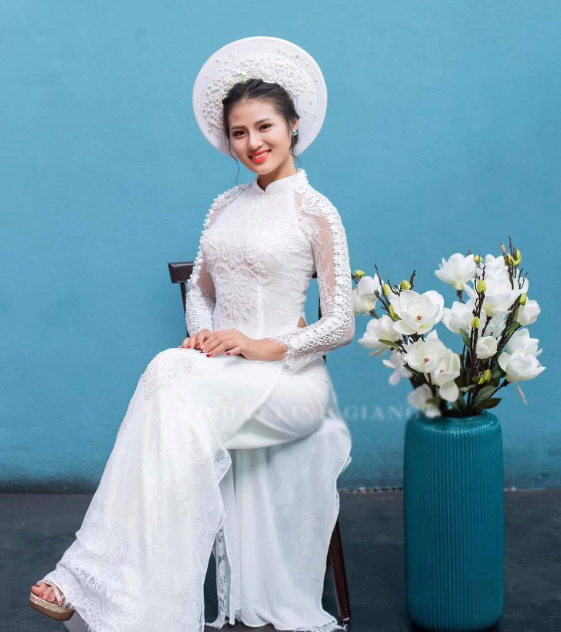 Cô giáo trẻ trong ảnh chụp trộm ở phố đi bộ ngoài đời cực phẩm, còn làm MC - 3