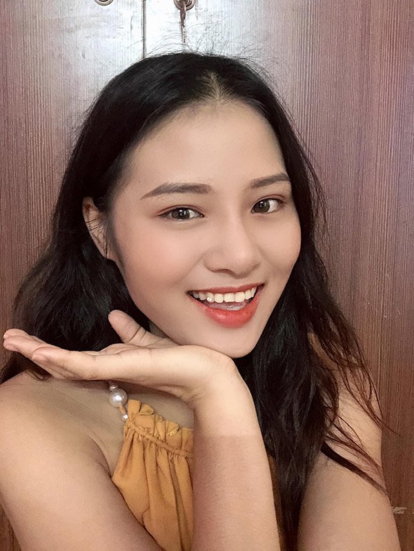 Cô giáo trẻ trong ảnh chụp trộm ở phố đi bộ ngoài đời cực phẩm, còn làm MC - 13