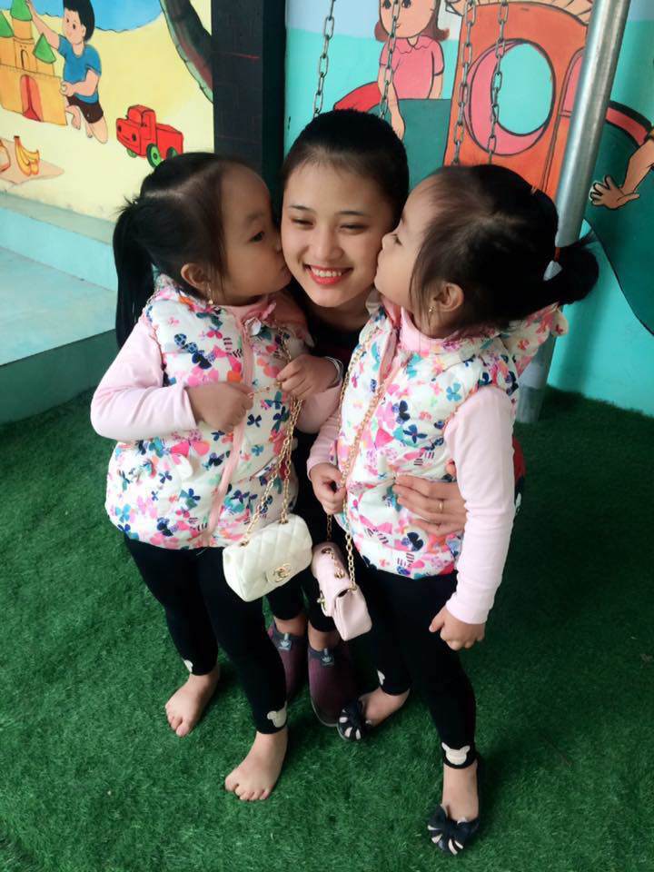 Cô giáo trẻ trong ảnh chụp trộm ở phố đi bộ ngoài đời cực phẩm, còn làm MC - 11