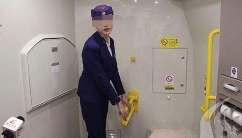 Người đàn ông bị phát hiện bắt cóc trẻ con trên tàu cao tốc - 2