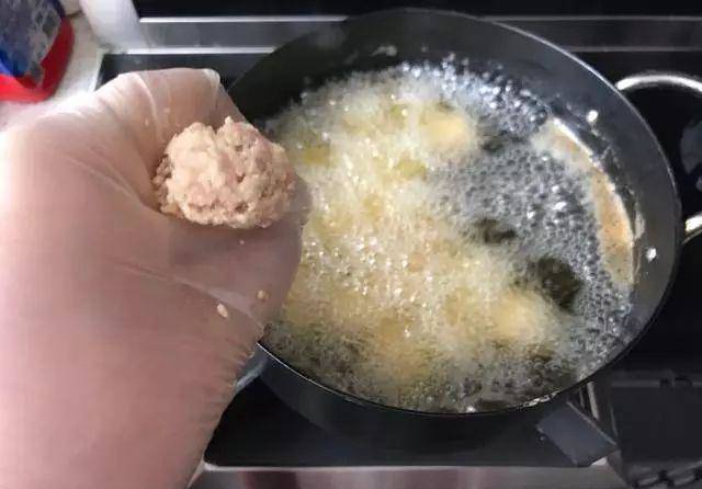 Con dâu thò tay bóp nát đậu phụ, mẹ chồng nổi giận, lúc nhìn mâm cơm thì ngượng chín mặt - 4