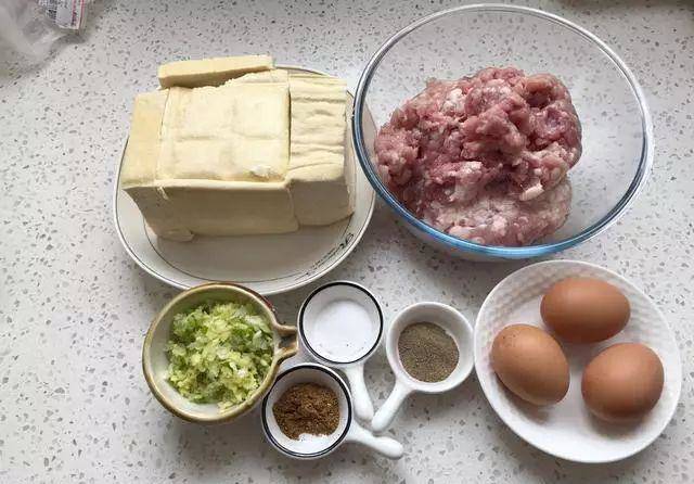 Con dâu thò tay bóp nát đậu phụ, mẹ chồng nổi giận, lúc nhìn mâm cơm thì ngượng chín mặt - 2