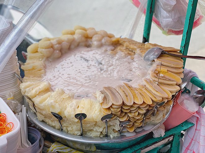 Xe chuối xào tồn tại 20 năm, chỉ bán hơn 1 tiếng là hết veo - 1