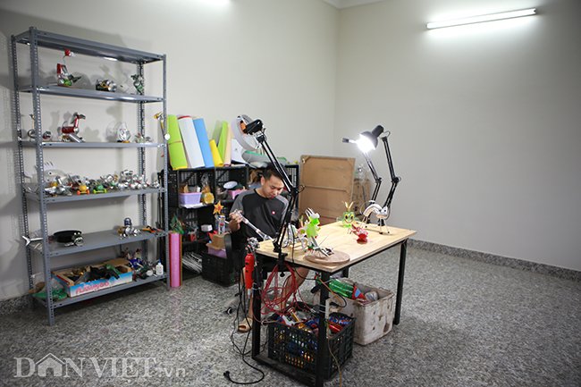 Cùng với hàng nghìn mô hình đồ chơi từ các loại rác thải, Lưu Trung Nghĩa hy vọng góp tiếng nói vào việc bảo vệ môi trường sống và cải thiện chất lượng môi trường không khí tại Việt Nam hiện nay.