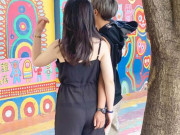 Tin tức - Mặc quần mỏng tang, cô gái lộ "mồn một" nội y, phản ứng của bạn trai gây phẫn nộ hơn