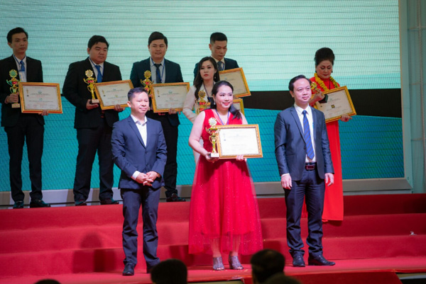CEO Lê Kiều Trang vinh dự đưa mỹ phẩm Chan Hasu ghi danh cùng lúc hai giải vàng - 1