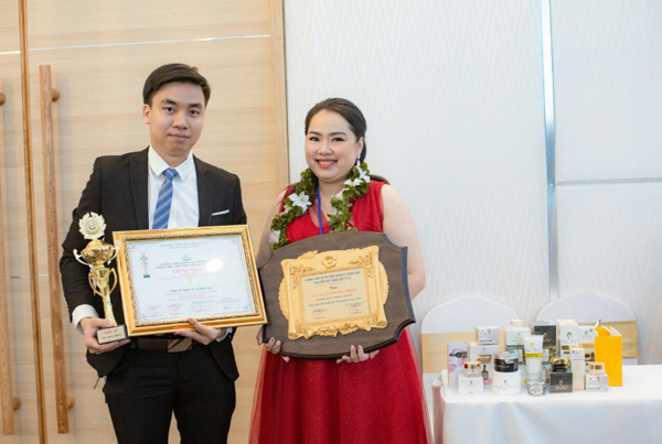 CEO Lê Kiều Trang vinh dự đưa mỹ phẩm Chan Hasu ghi danh cùng lúc 2 giải vàng - 2