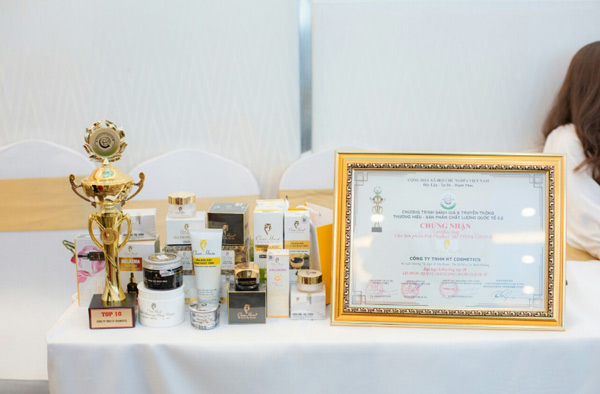 CEO Lê Kiều Trang vinh dự đưa mỹ phẩm Chan Hasu ghi danh cùng lúc 2 giải vàng - 3
