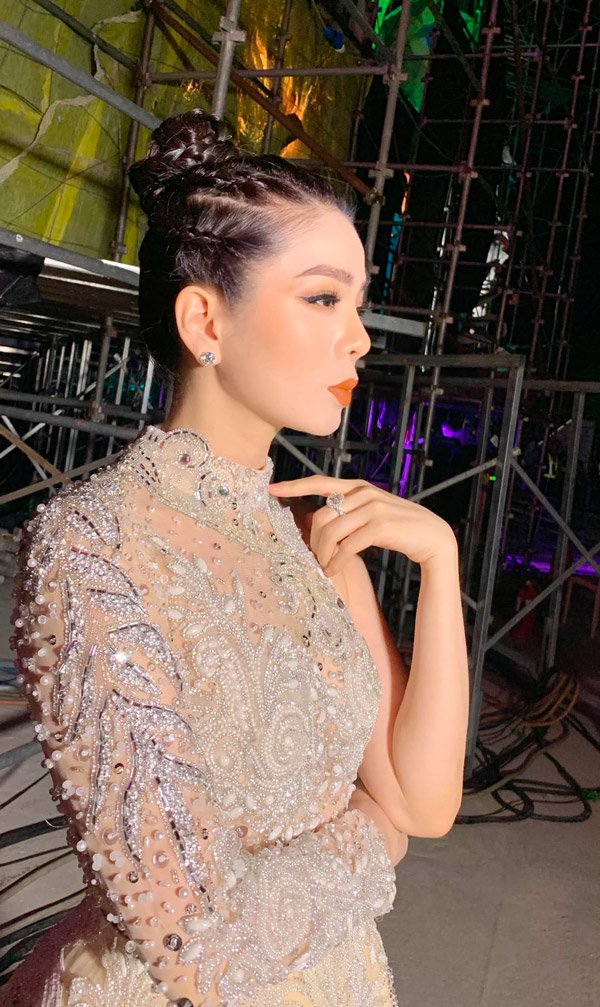 Than nhức răng, nhưng Lệ Quyên không quên khoe nhẫn kim cương khủng mới tậu - 7