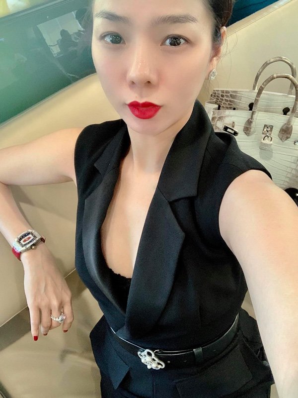 Than nhức răng, nhưng Lệ Quyên không quên khoe nhẫn kim cương khủng mới tậu - 6