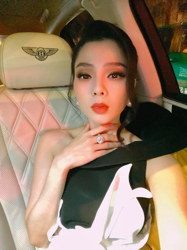 Than nhức răng, nhưng Lệ Quyên không quên khoe nhẫn kim cương khủng mới tậu - 8