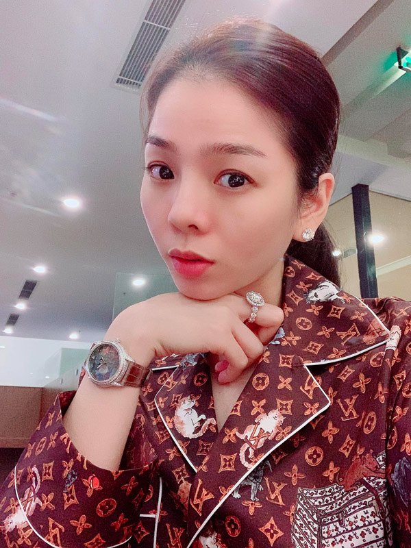 Than nhức răng, nhưng Lệ Quyên không quên khoe nhẫn kim cương khủng mới tậu - 11