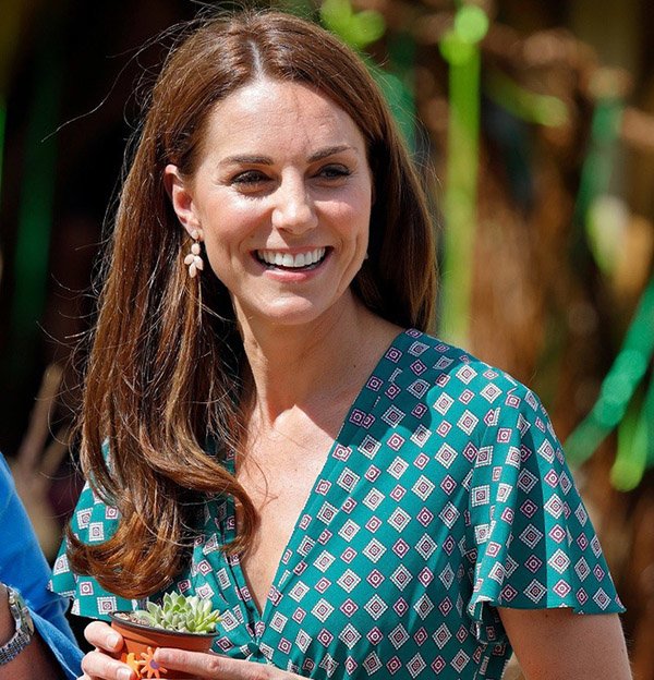 Dù bất hòa nhưng Kate và Meghan lại có chung sở thích dùng khuyên tai có giá bình dân - 1