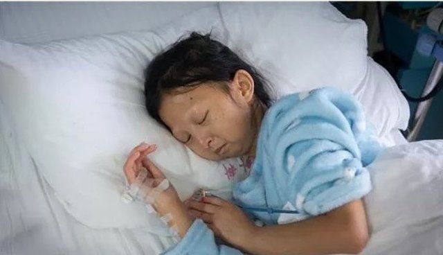 Nhịn ăn nuôi em trai bệnh tật, cô gái 24 tuổi chỉ nặng 21kg chia sẻ mơ ước nhói lòng - 4