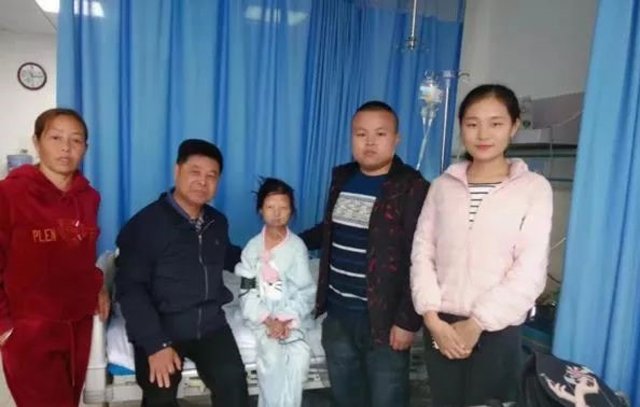 Nhịn ăn nuôi em trai bệnh tật, cô gái 24 tuổi chỉ nặng 21kg chia sẻ mơ ước nhói lòng - 5