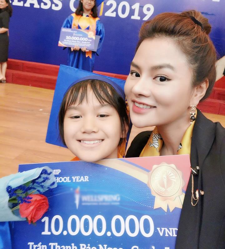 Vũ Thu Phương đính chính chồng không thuộc Hoàng tộc Campuchia, con chung, con riêng biết phụ mẹ tiền học - 7