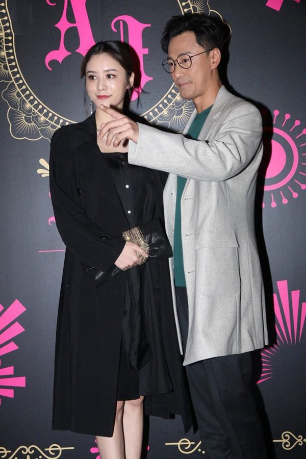 40 tuổi mới chịu kết hôn, thiếu gia đào hoa nức tiếng Cbiz giấu vợ quá khéo - 3