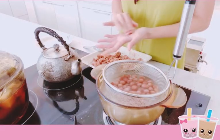 Thủy Tiên làm trà sữa cho chồng con, fan hỏi mua cô liền đáp: amp;#34;Chị đẹp nên sữa chị đắtamp;#34; - 15