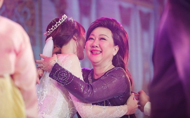 Vắng mặt trong sinh nhật mẹ chồng, mối quan hệ của Hari Won và gia đình Trấn Thành ra sao? - 4