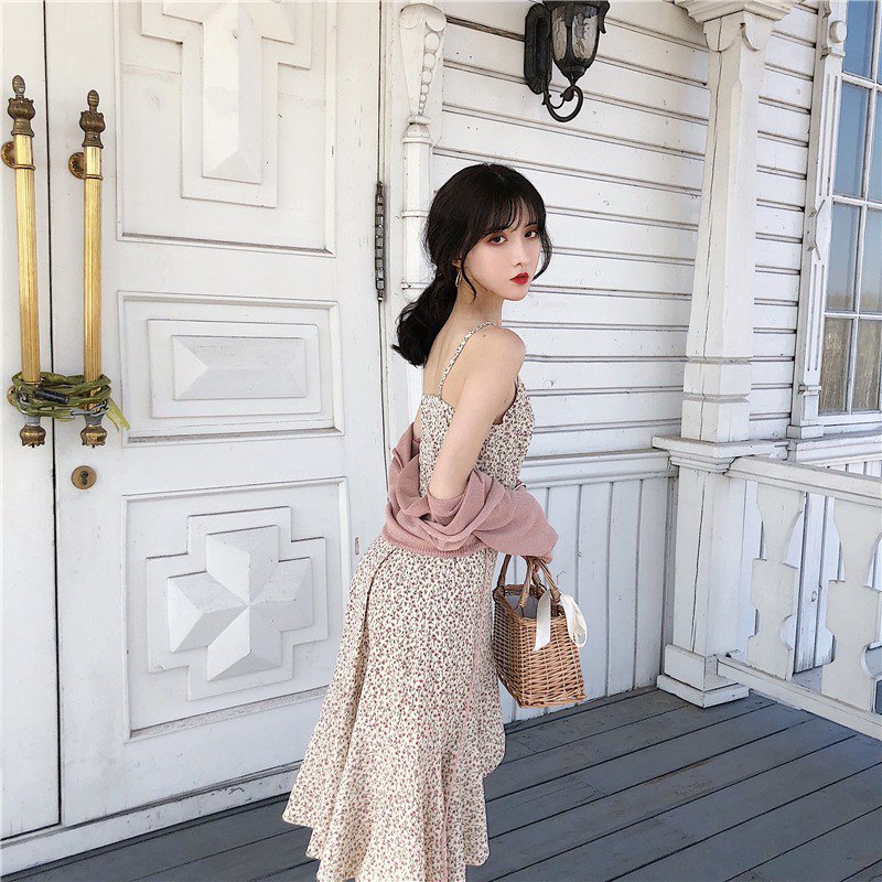 Đụng chung công thức phối khoác jeans với váy hoa, Hà Tăng và Minh Hằng ai khéo hơn? - 7