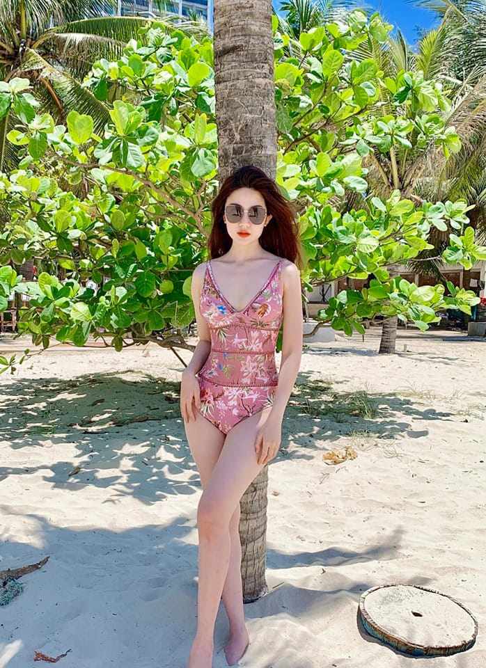 Khi những cô gái vàng làng “tiểu tam” khoe dáng với bikini, hình thể của ai hút mắt nhất? - 14