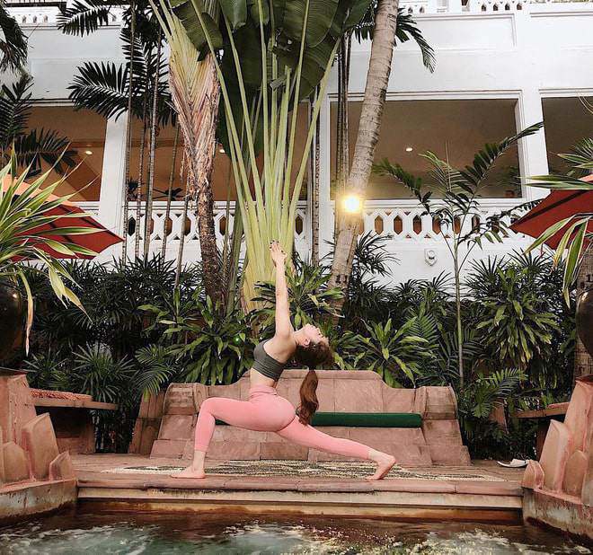 Khi những cô gái vàng làng “tiểu tam” khoe dáng với bikini, hình thể của ai hút mắt nhất? - 4