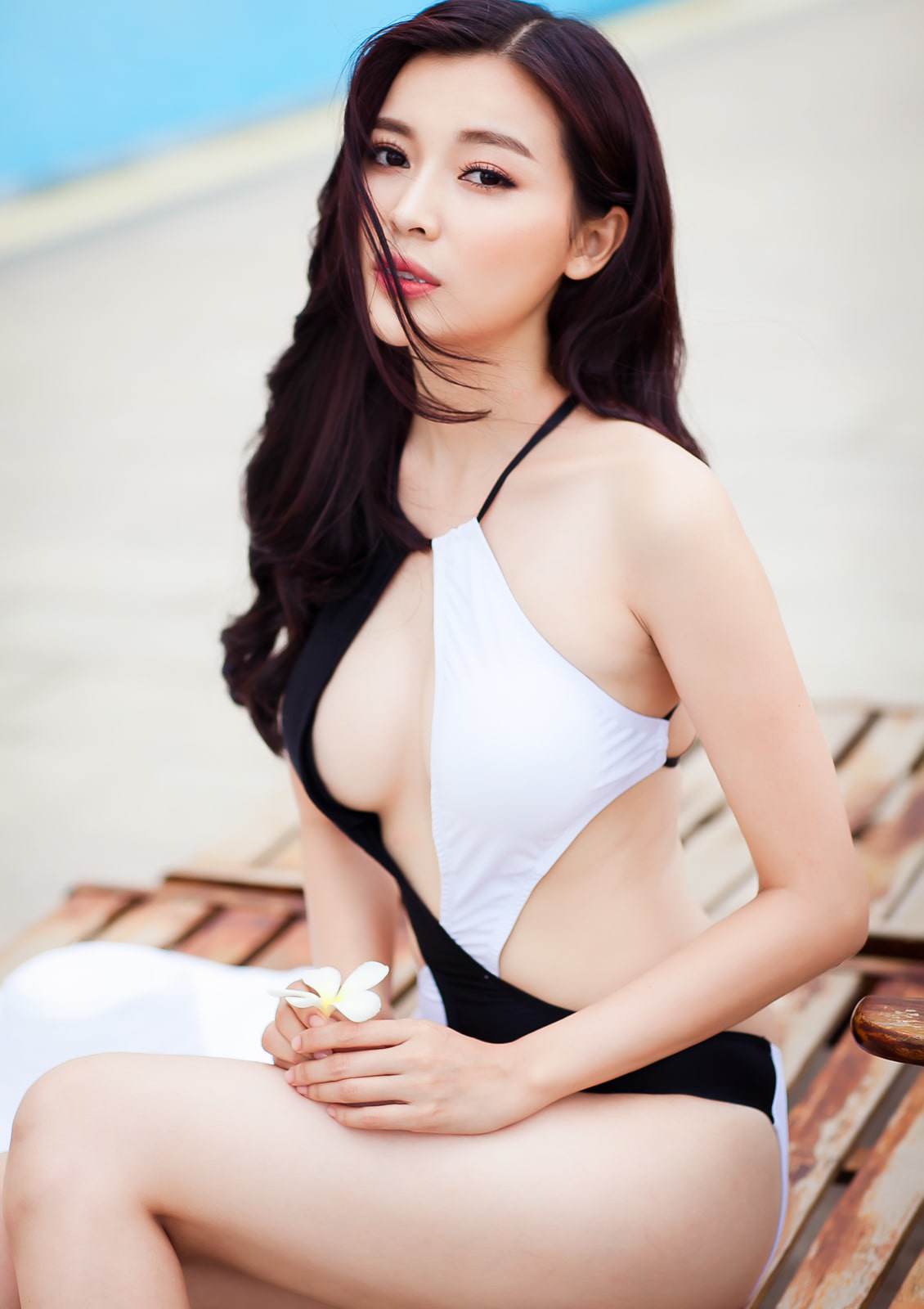 Khi những cô gái vàng làng “tiểu tam” khoe dáng với bikini, hình thể của ai hút mắt nhất? - 10