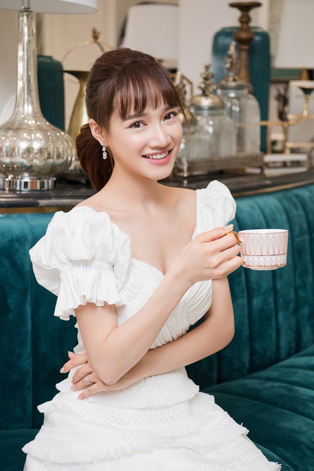 Trước khi cưới chồng thì mê đầm hở lưng, có con xong Nhã Phương liền đổi style khoe ngực - 13