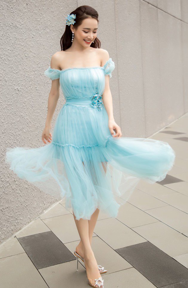 Trước khi cưới chồng thì mê đầm hở lưng, có con xong Nhã Phương liền đổi style khoe ngực - 14