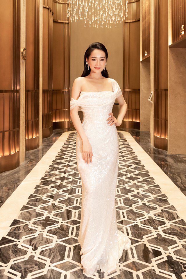 Trước khi cưới chồng thì mê đầm hở lưng, có con xong Nhã Phương liền đổi style khoe ngực - 15