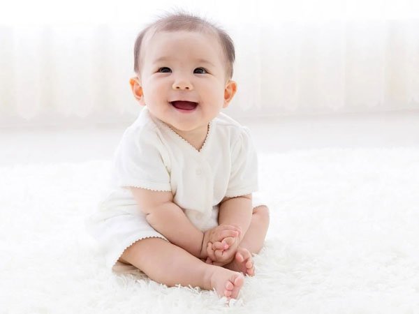 Con gái ngồi sai tư thế khi xem TV, siêu mẫu Hà Anh lập tức được dân mạng nhắc nhở - 7