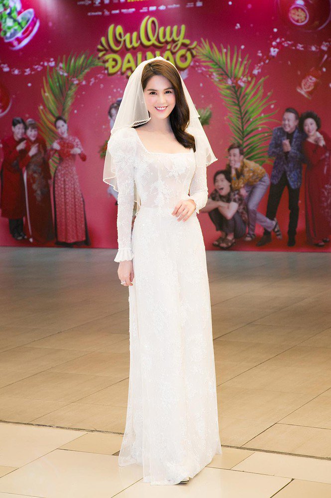 Chẳng cần amp;#34;cởiamp;#34;, Ngọc Trinh cứ diện cây đồ trắng tinh khôi là đủ sexy hết nấc - 11